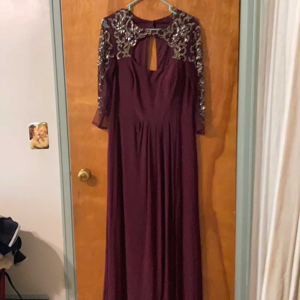 Long sleeve maroon color dress